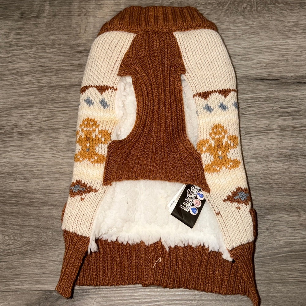 ❤️🔥Firm Price❤️🔥Brown and Cream Dog Sweater with Gingerbread Design - Picture 2 of 6